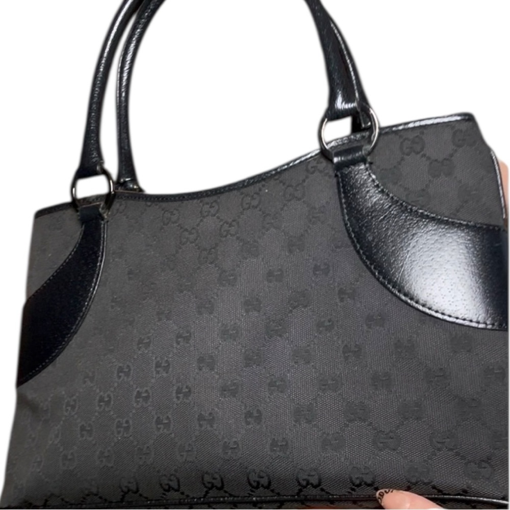 Gucci black GG canvas tote featuring tonal black leather trim - Picture 7 of 16